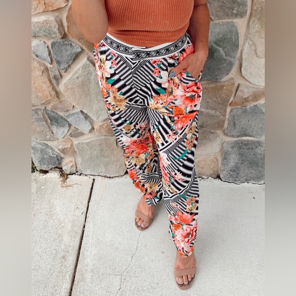 Jealous Tomato Pants - Jealous Tomato Women’s Black White Floral Tapered Pants Size L
